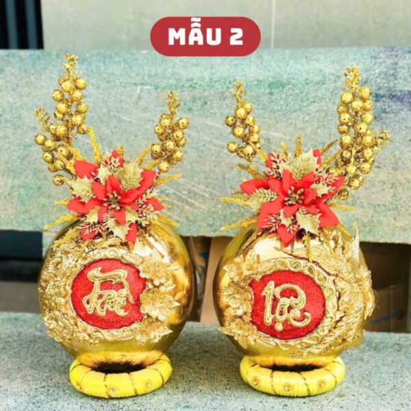 Cặp dừa được dát vàng, có chữ thư pháp Tài - Lộc