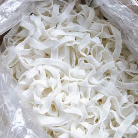 Mứt dừa dẻo sợi mỏng, dễ ăn, phù hợp với nhiều đối tượng